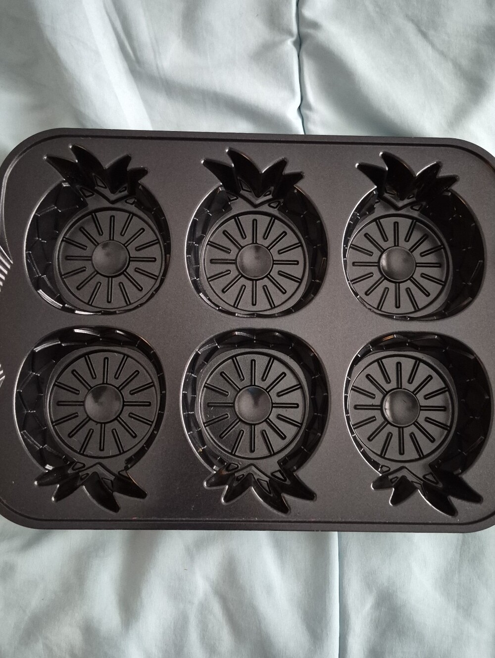 Nordic Ware PINEAPPLE Upside Down Mini 6 Cavities Non-Stick Cake 5 Cup Capacity